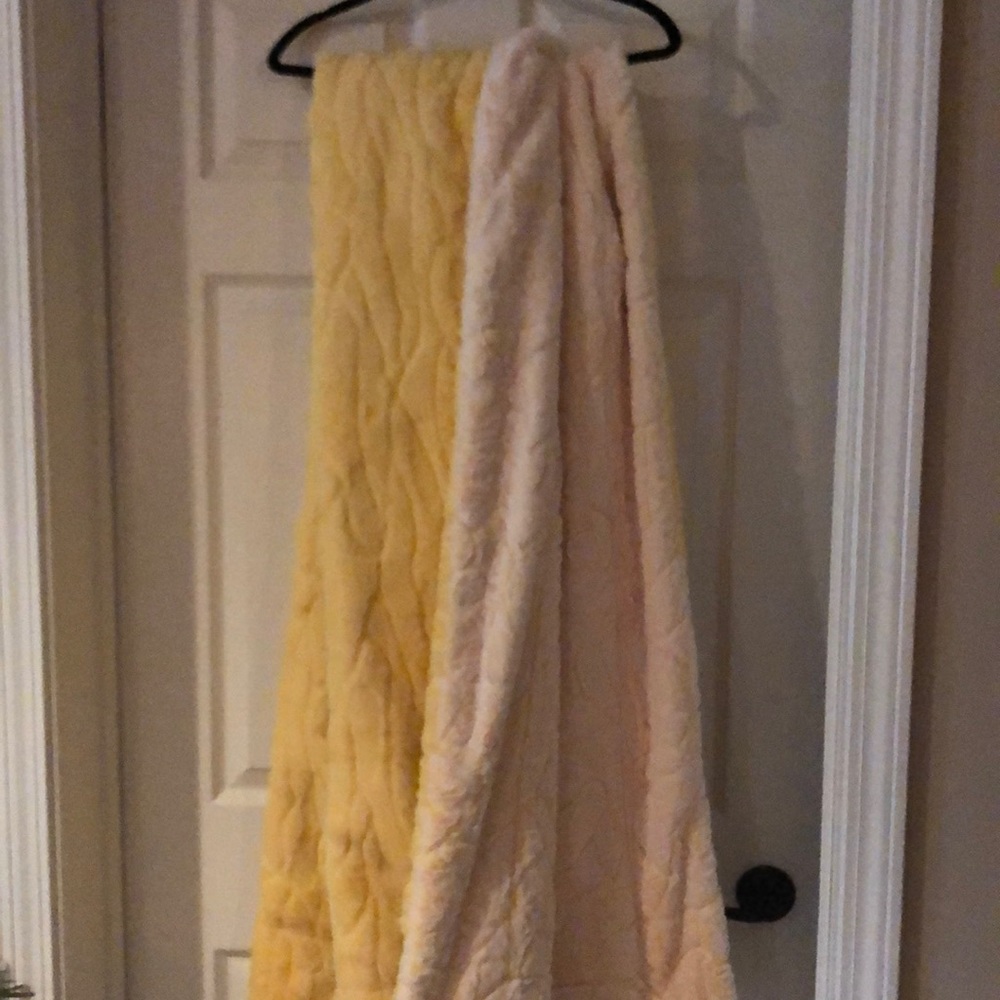 Minky blanket NWT